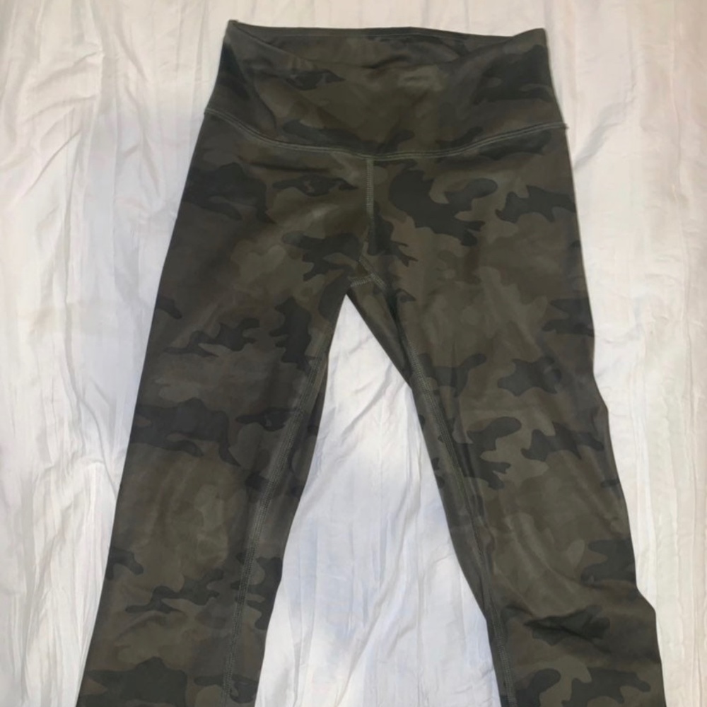 cropped camo Lululemon Align leggings